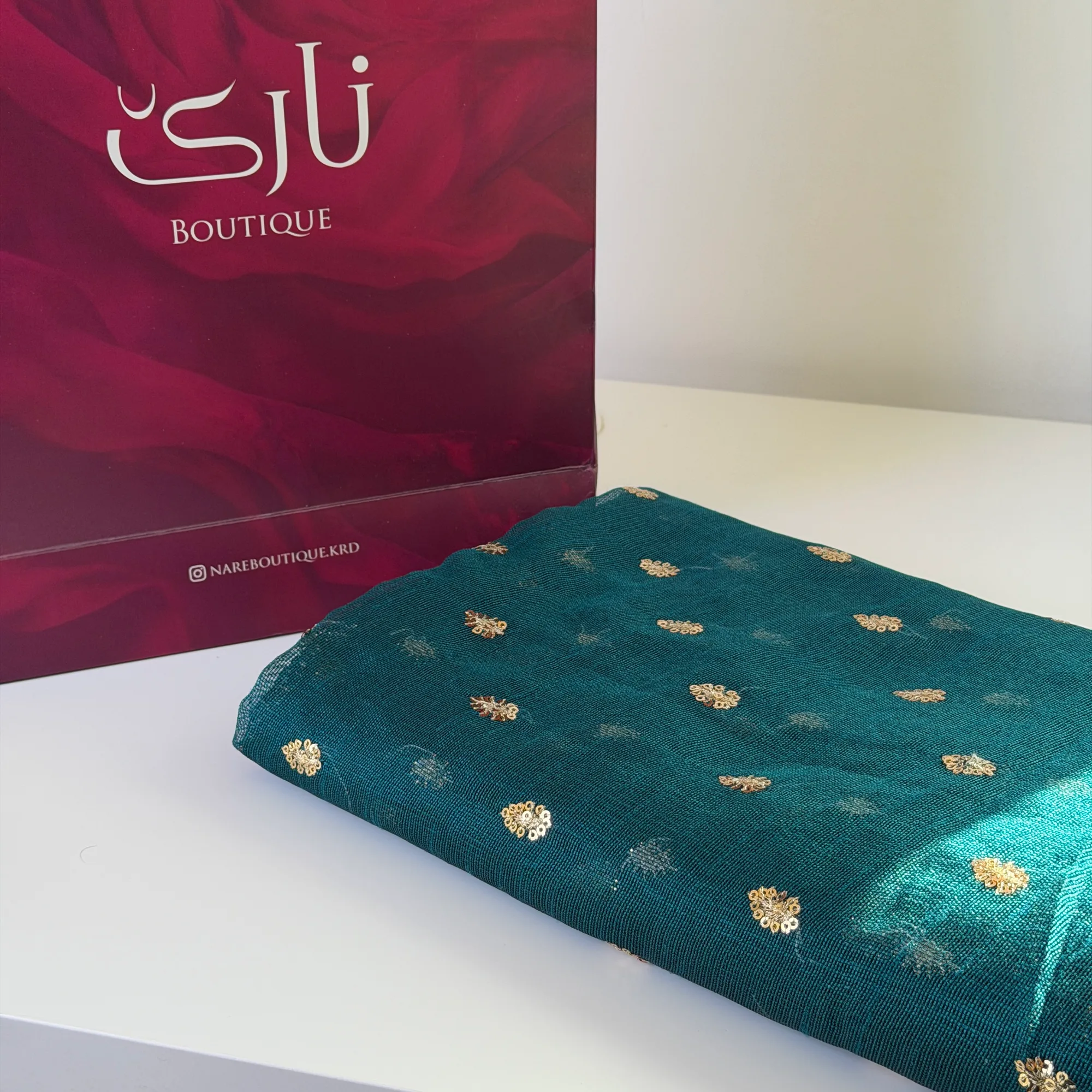 کراسی برنجۆکی نارێ — فیرووزەیی