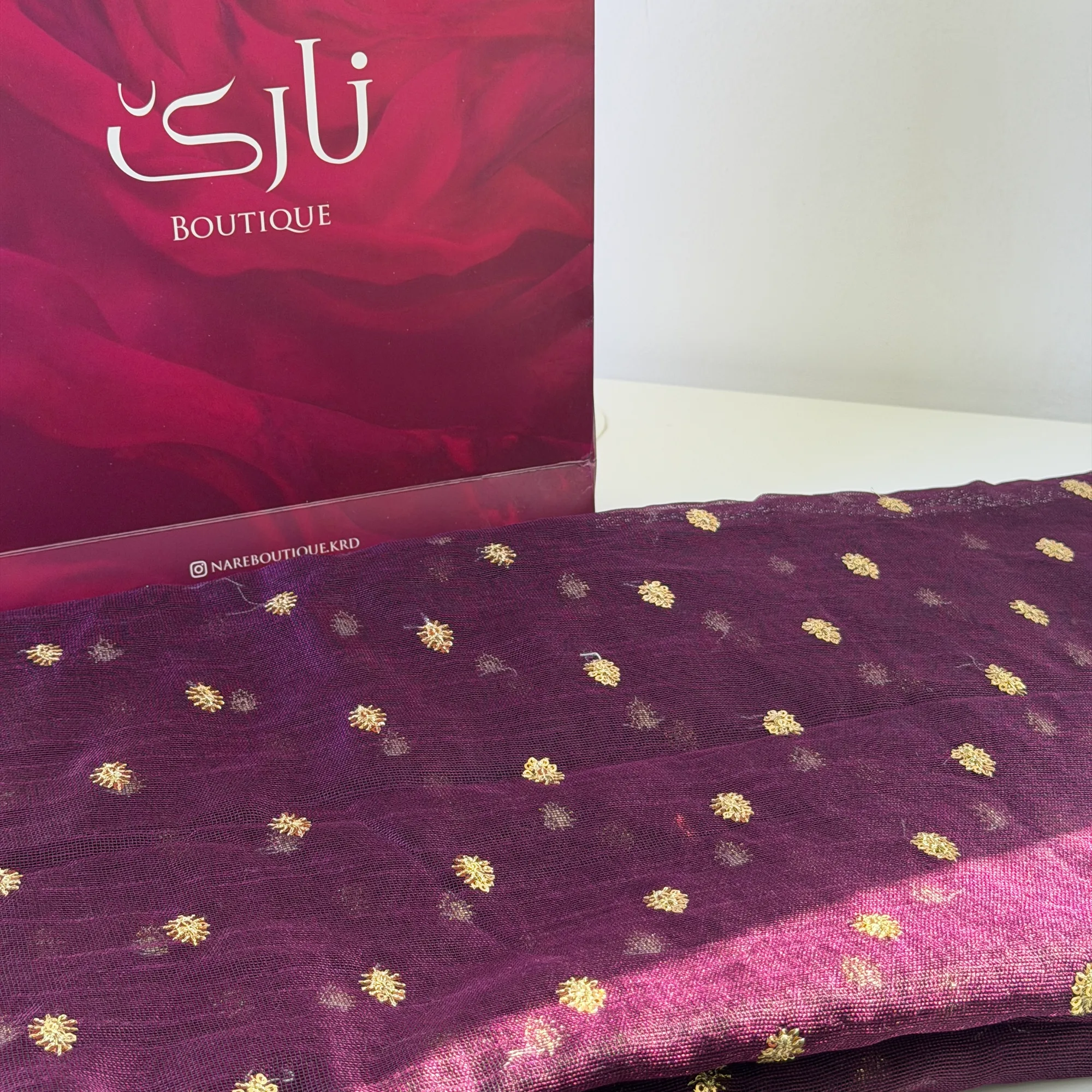 کراسی برنجۆکی نارێ — مۆری تۆخ