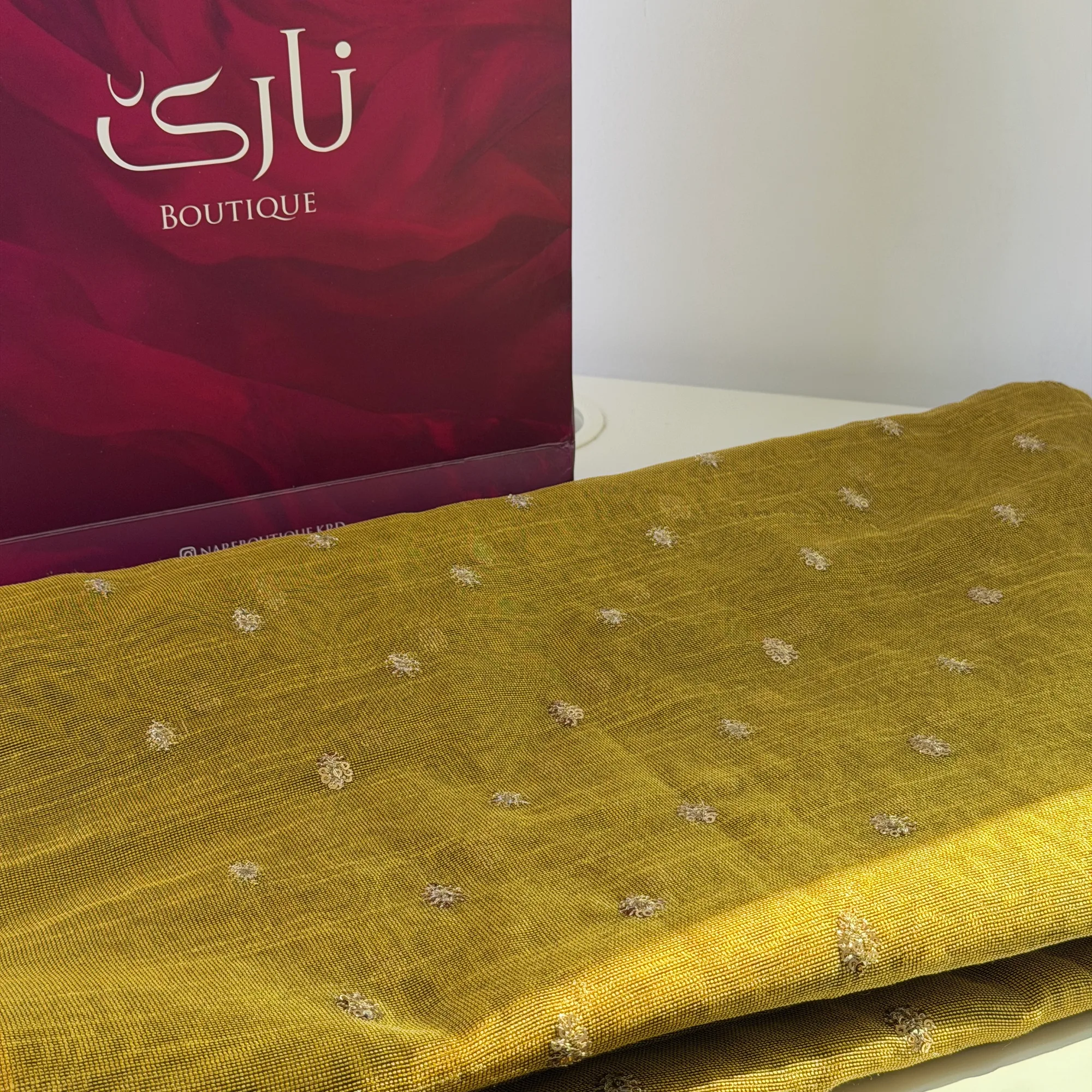 کراسی برنجۆکی نارێ — ئاڵتونی