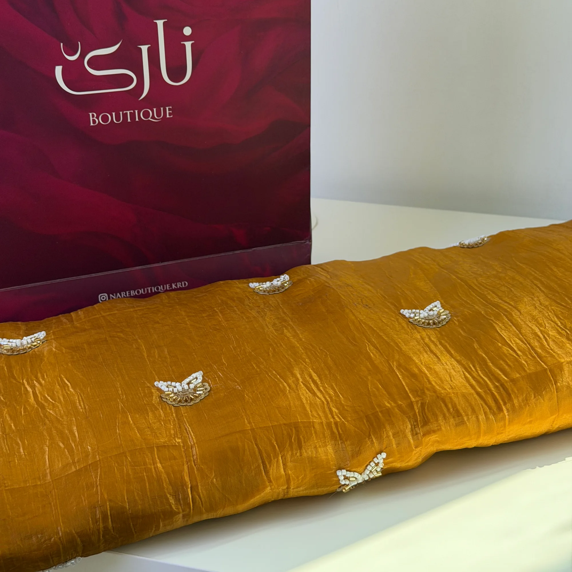 کراسی ئیشی دەستی زەنگیانە — ئاڵتونی