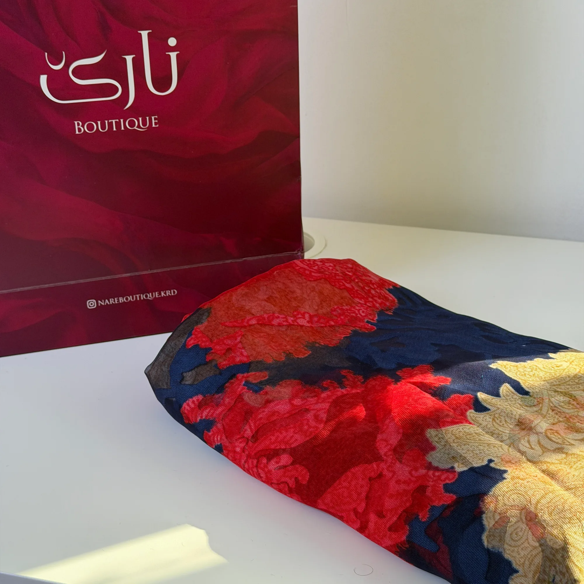 کراسی گوندی نارێ — شینی تۆخ