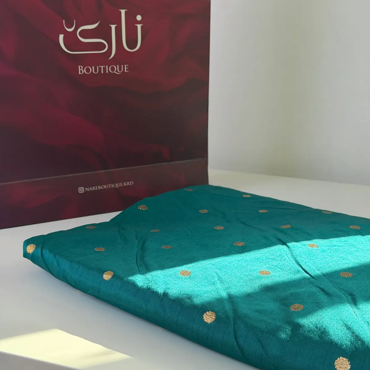 تافتەی خال خال — فیرووزەیی