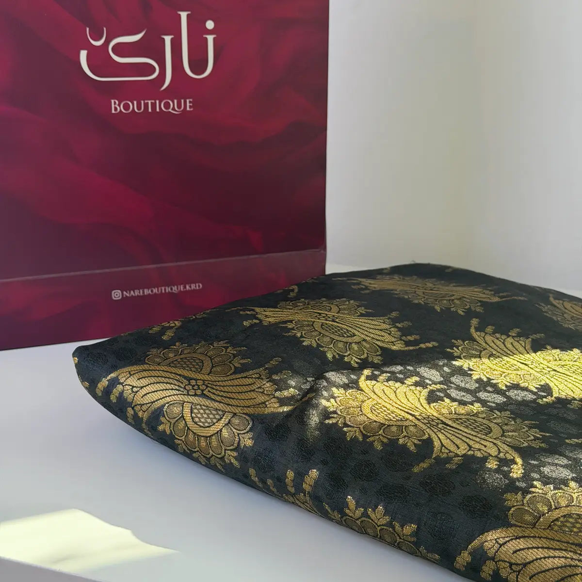 گورونی هندی بوتیک — ڕەش