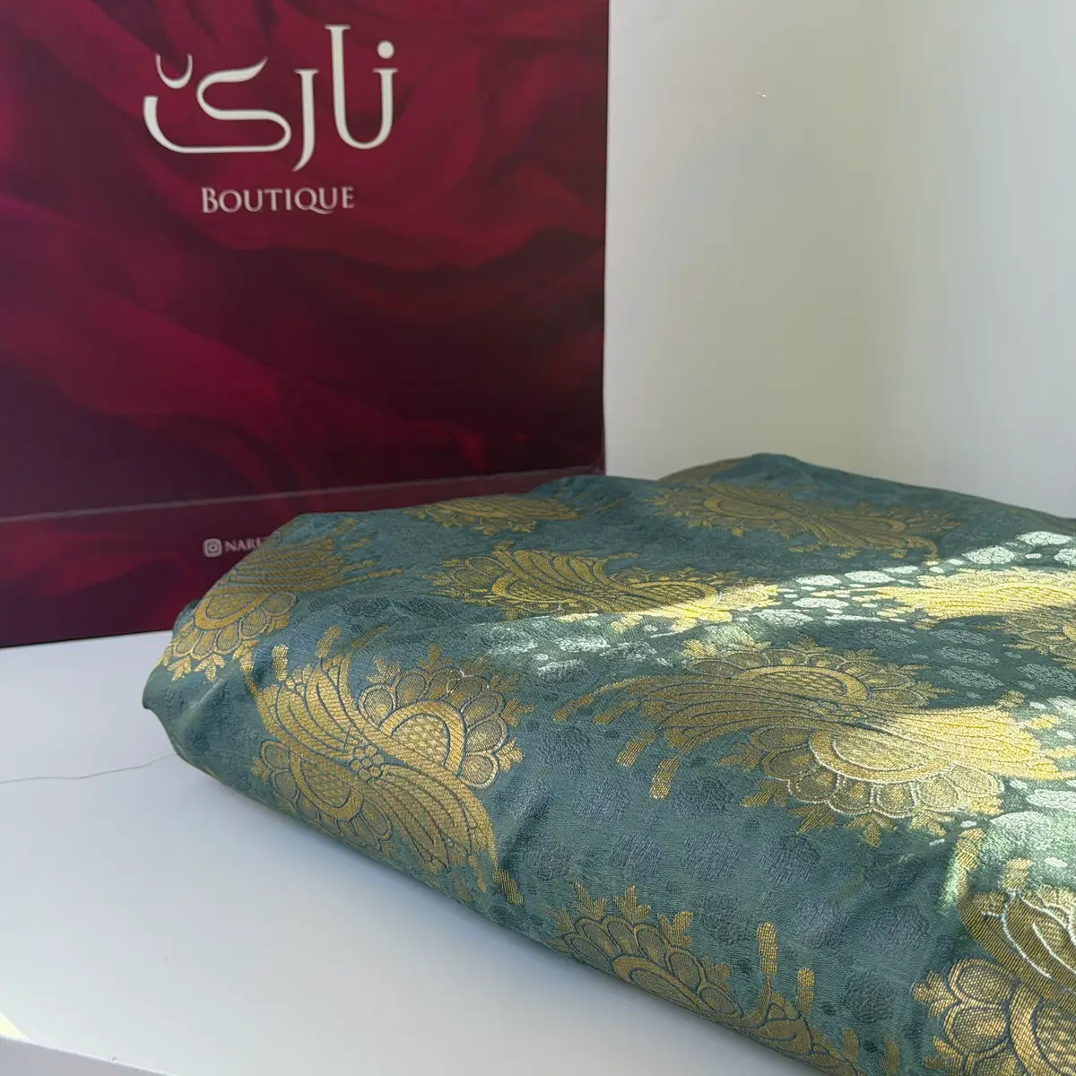 گورونی هندی بوتیک — خۆڵەمێشی تۆخ
