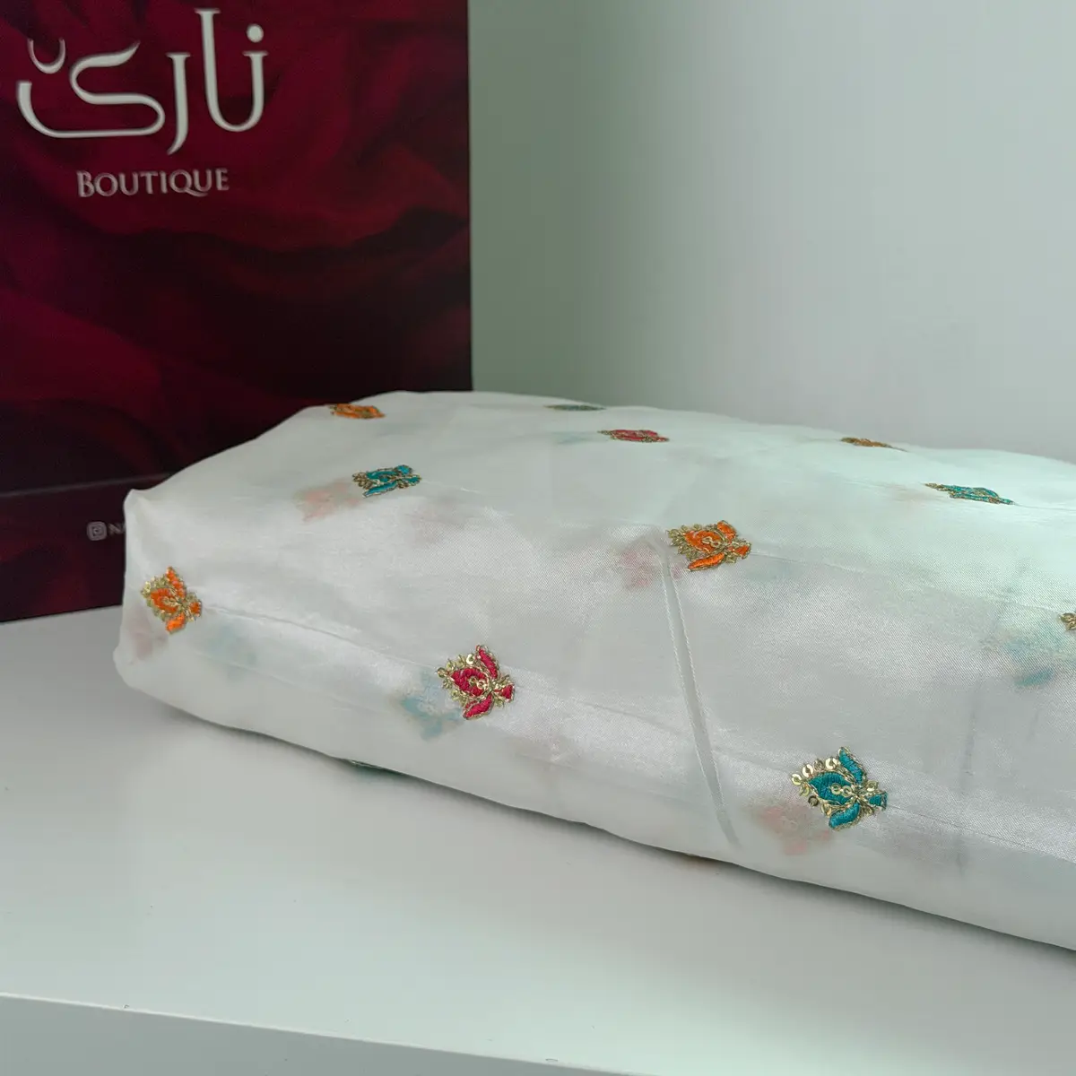 تافتەی مۆدێرنی نارێ — سپی