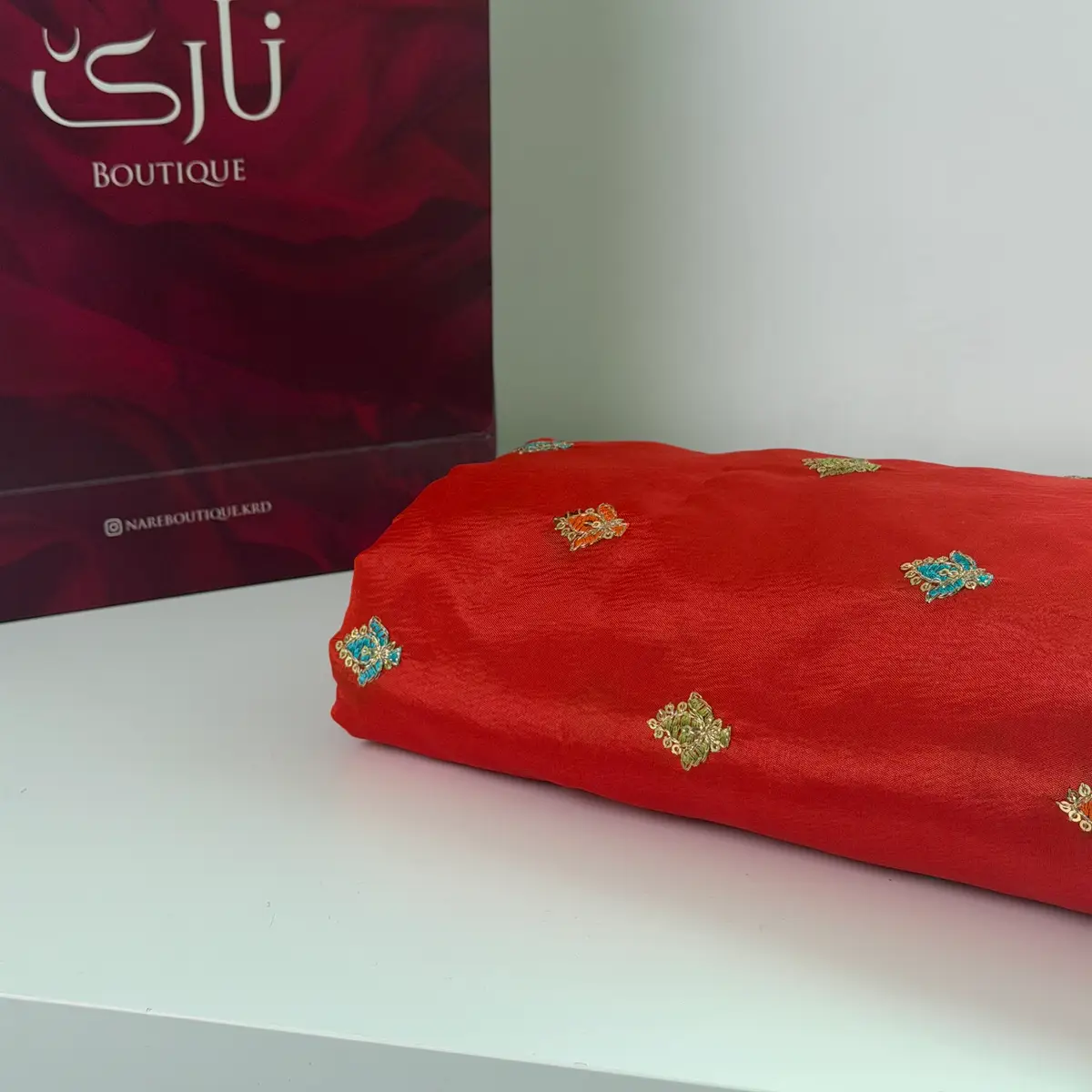 تافتەی مۆدێرنی نارێ — سوور