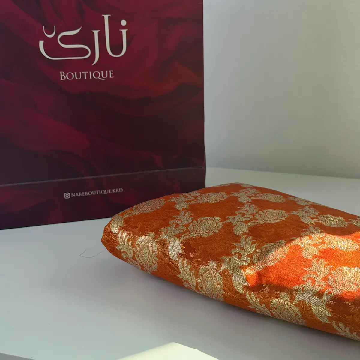 کراسی ئۆرگانزی ئەستور — قاوەیی سوور