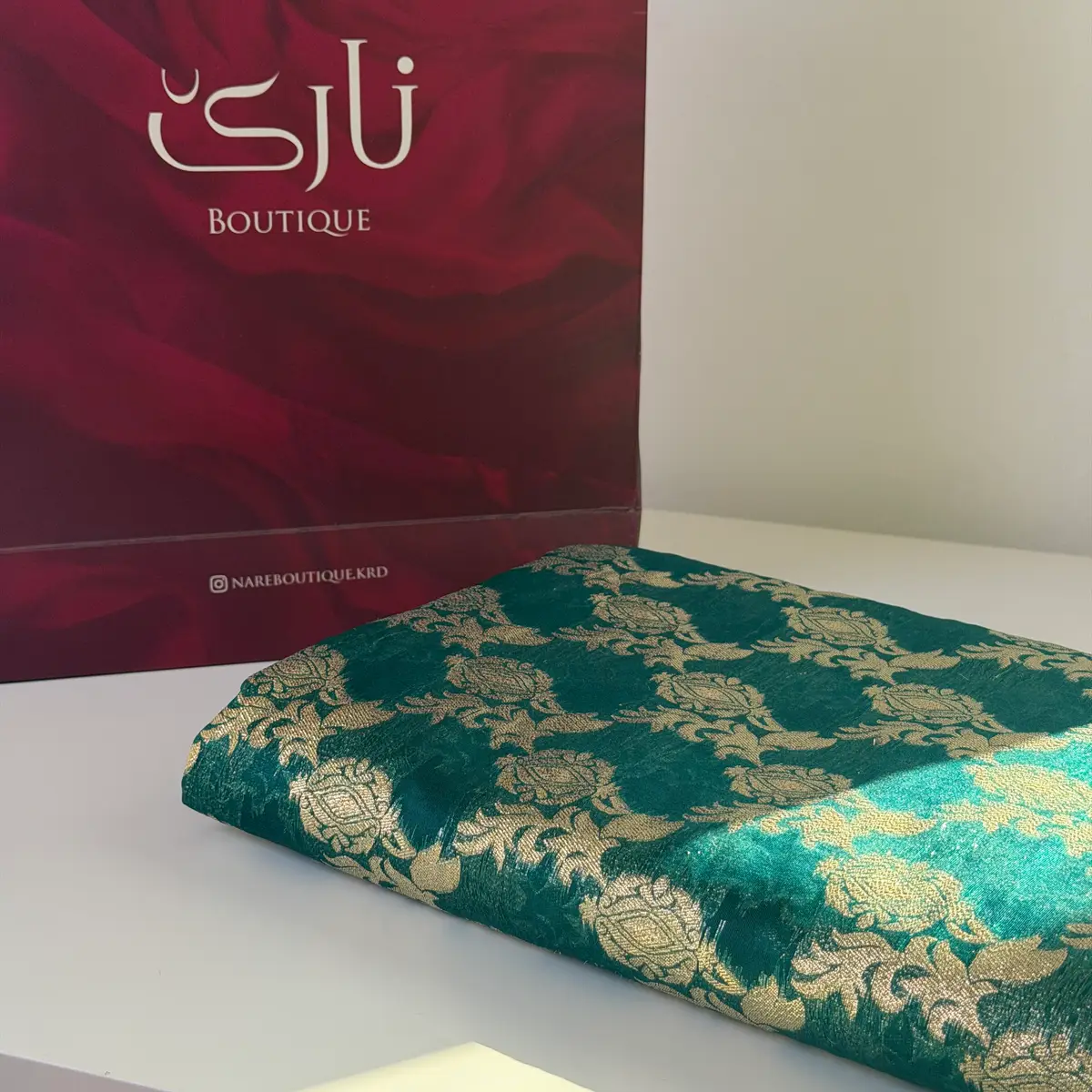 کراسی ئۆرگانزی ئەستور — فیرووزەیی