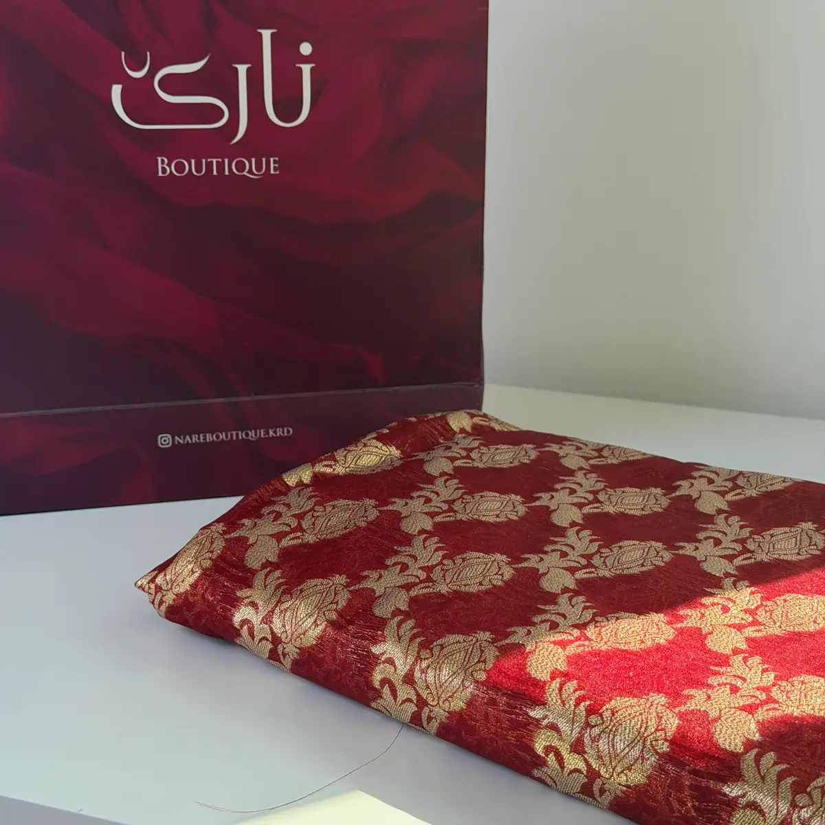 کراسی ئۆرگانزی ئەستور — سووری تۆخ
