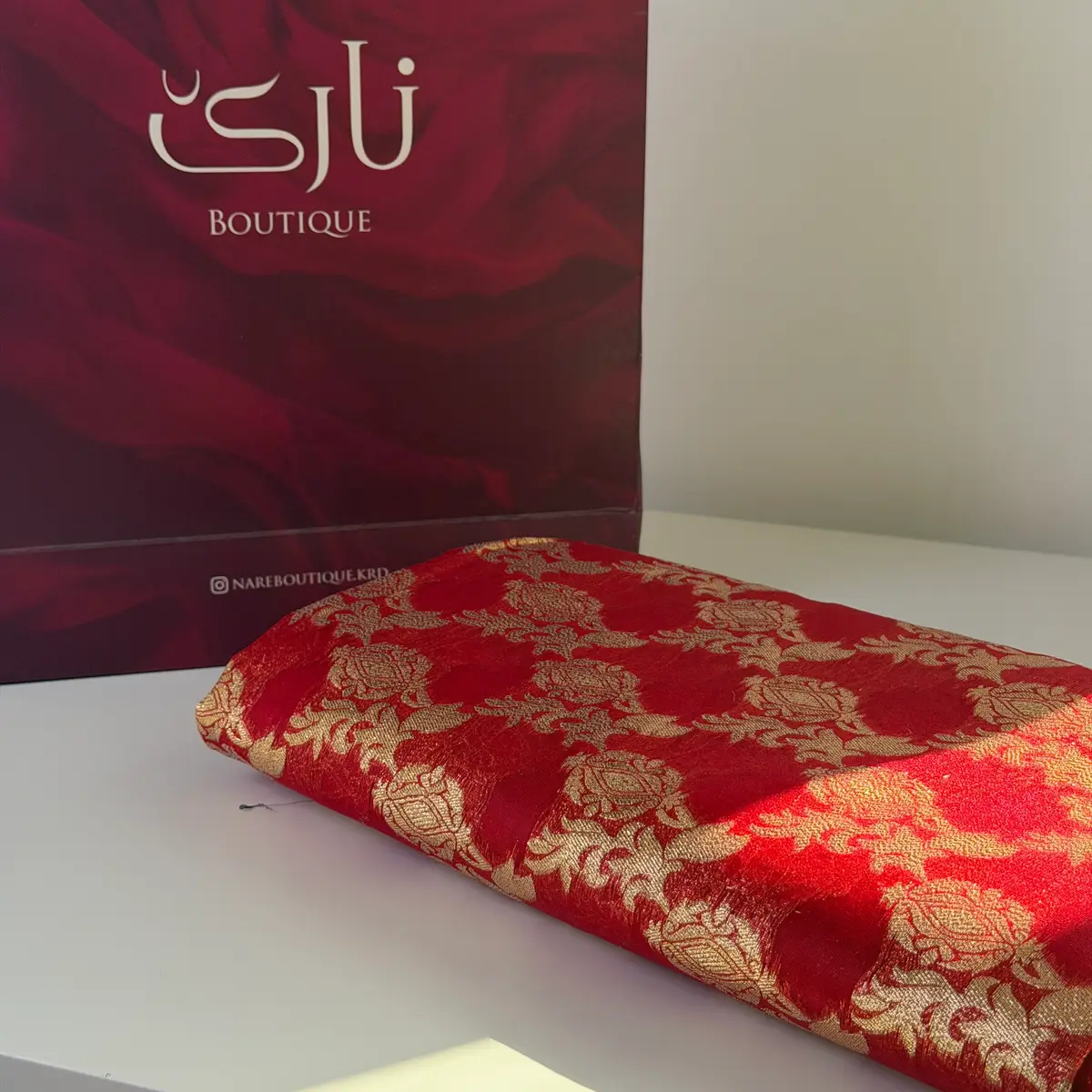 کراسی ئۆرگانزی ئەستور — سوور