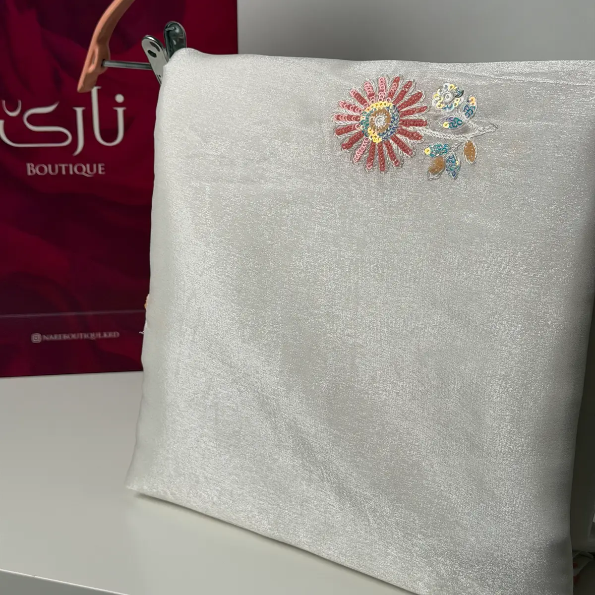 کراسی ئاوریشمی نارێ — خۆڵەمێشی