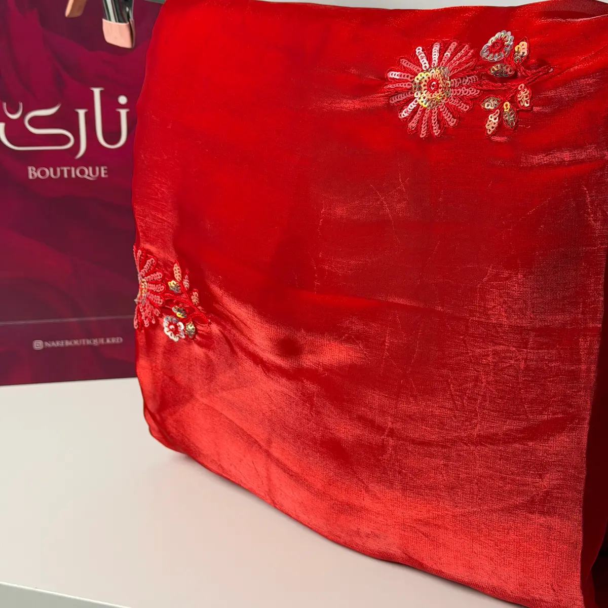 کراسی ئاوریشمی نارێ